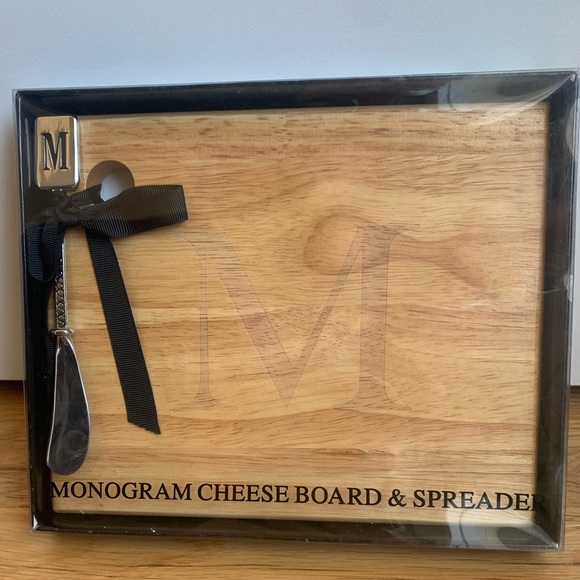 “M” Monogram Cheese Board & Spreader. NWT, in box. - Picture 3 of 7